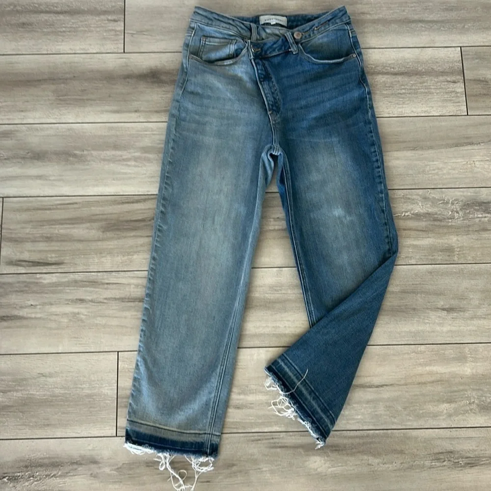 Risen Crossover Two Toned jeans size 27 ankle straight